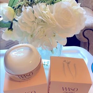 Reserved for matita 2 WASO Shiseido  Clear Mega-Hydrating Cream. Invisible.